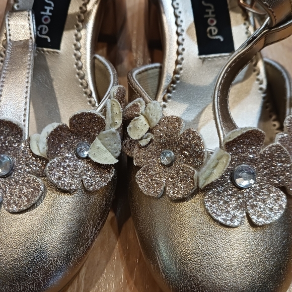 Girl's Dress Shoes - Picture 2 of 3